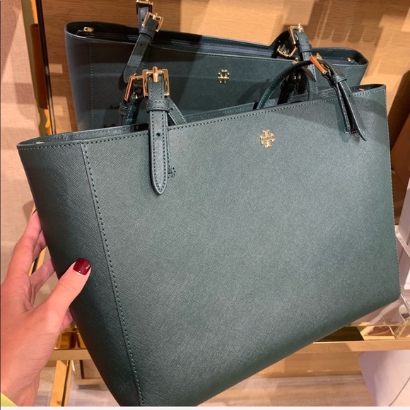 💚Tory Burch Emerson Leather Buckle Tote💚 - Picture 3 of 8